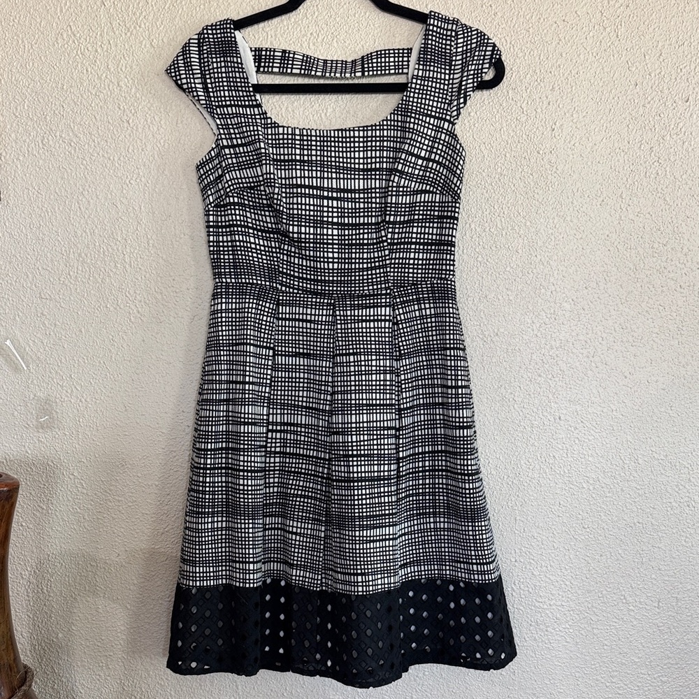 Nine West Black and White Patterned Knee Length Dress